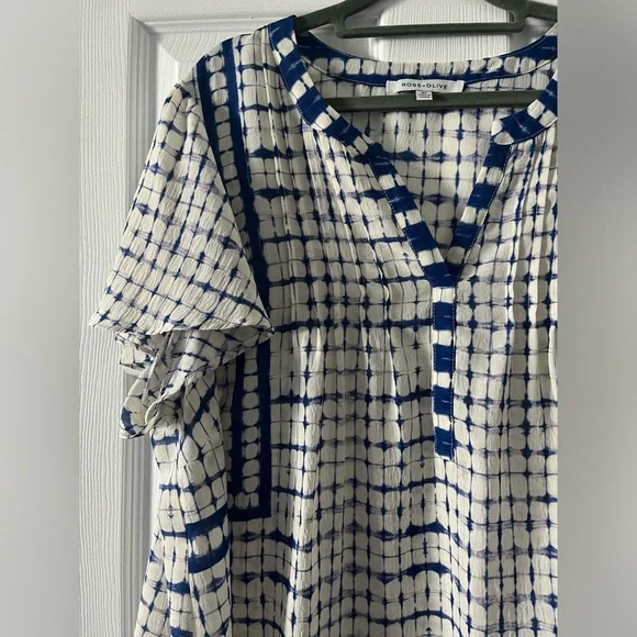 Rose & Olive Cream and Blue 2X Top - Picture 4 of 8